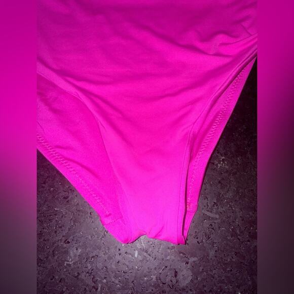 UEC TRINA TURK HOT PINK BRIGHT Monaco Ruffle One Piece Swimsuit SZ 8 - Picture 6 of 6